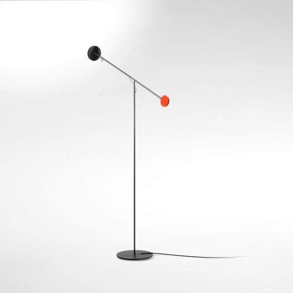 Lampadaire Copérnica LED avec bras articulé en acier par Ramírez i Carrillo - Marset Lampadaire Copérnica LED avec bras articulé en acier par Ramírez i Carrillo - Marset
