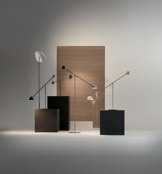 Lampe à poser Copérnica LED avec bras articulé en acier par Ramírez i Carrillo - Marset Lampe à poser Copérnica LED avec bras articulé en acier par Ramírez i Carrillo - Marset