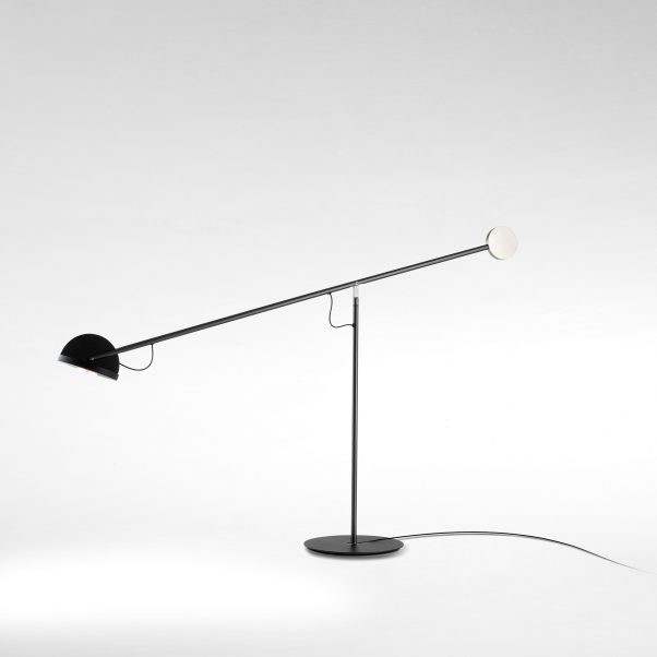 Lampe à poser Copérnica LED avec bras articulé en acier par Ramírez i Carrillo - Marset Lampe à poser Copérnica LED avec bras articulé en acier par Ramírez i Carrillo - Marset