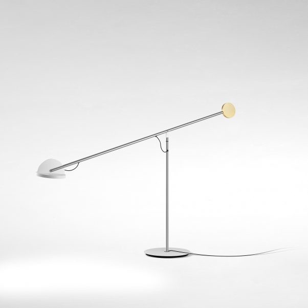 Lampe à poser Copérnica LED avec bras articulé en acier par Ramírez i Carrillo - Marset Lampe à poser Copérnica LED avec bras articulé en acier par Ramírez i Carrillo - Marset