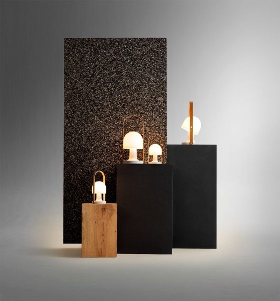Lampe baladeuse FollowMe Plus LED Rechargeable en bois de chêne par Inma Bermúdez - Marset