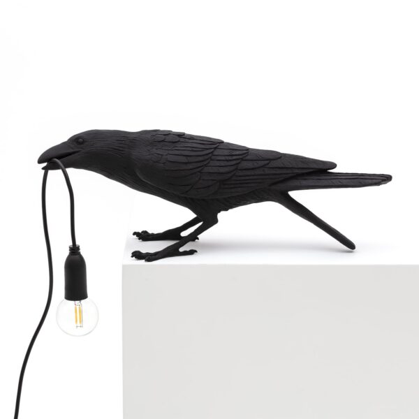 Lampe à poser Bird Lamp Playing en forme d'oiseau en résine noir par Seletti