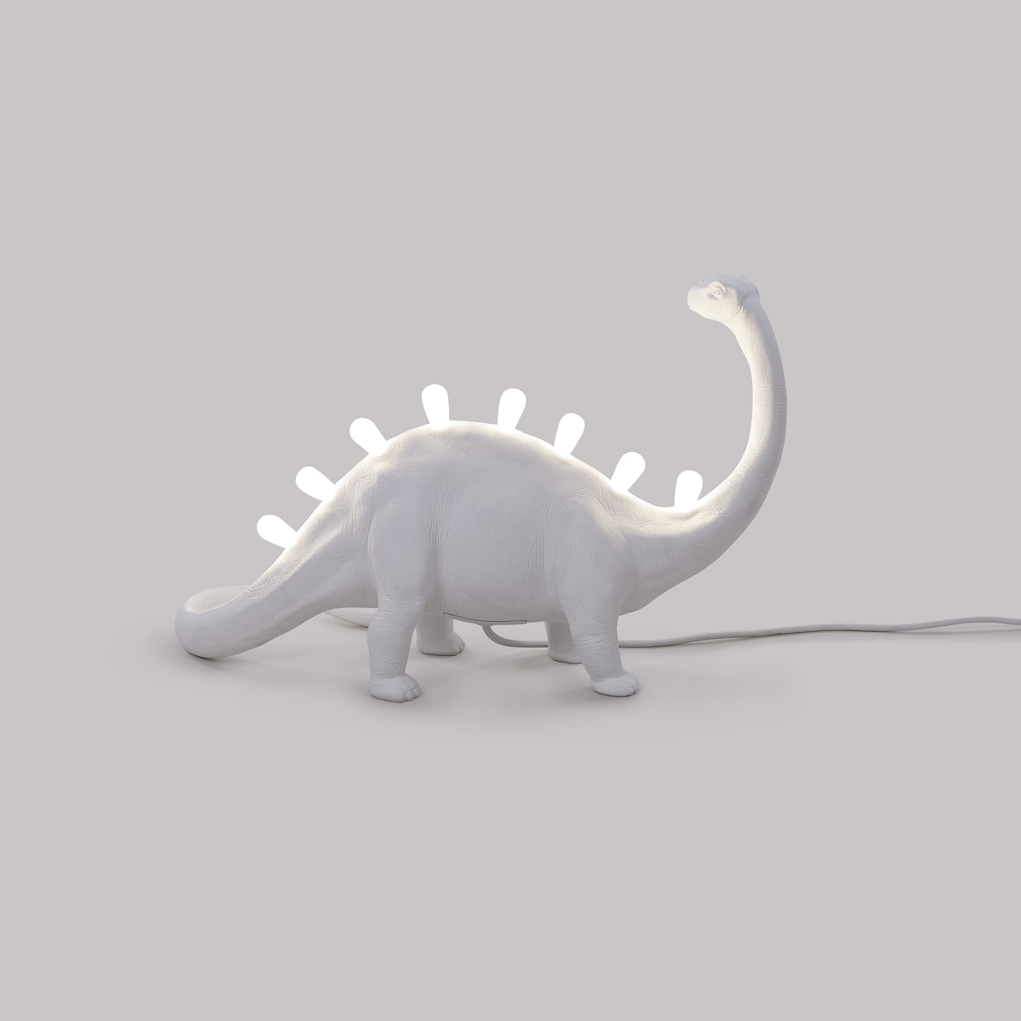 Lampe à poser Jurassic Lamp Bronto en forme de brontosaure en résine blanc par Seletti Lampe à poser Jurassic Lamp Bronto en forme de brontosaure en résine blanc par Seletti