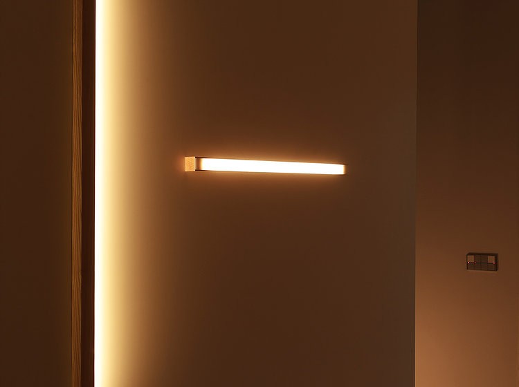 Applique murale Led40 70 cm en bois au design scandinave par Tunto