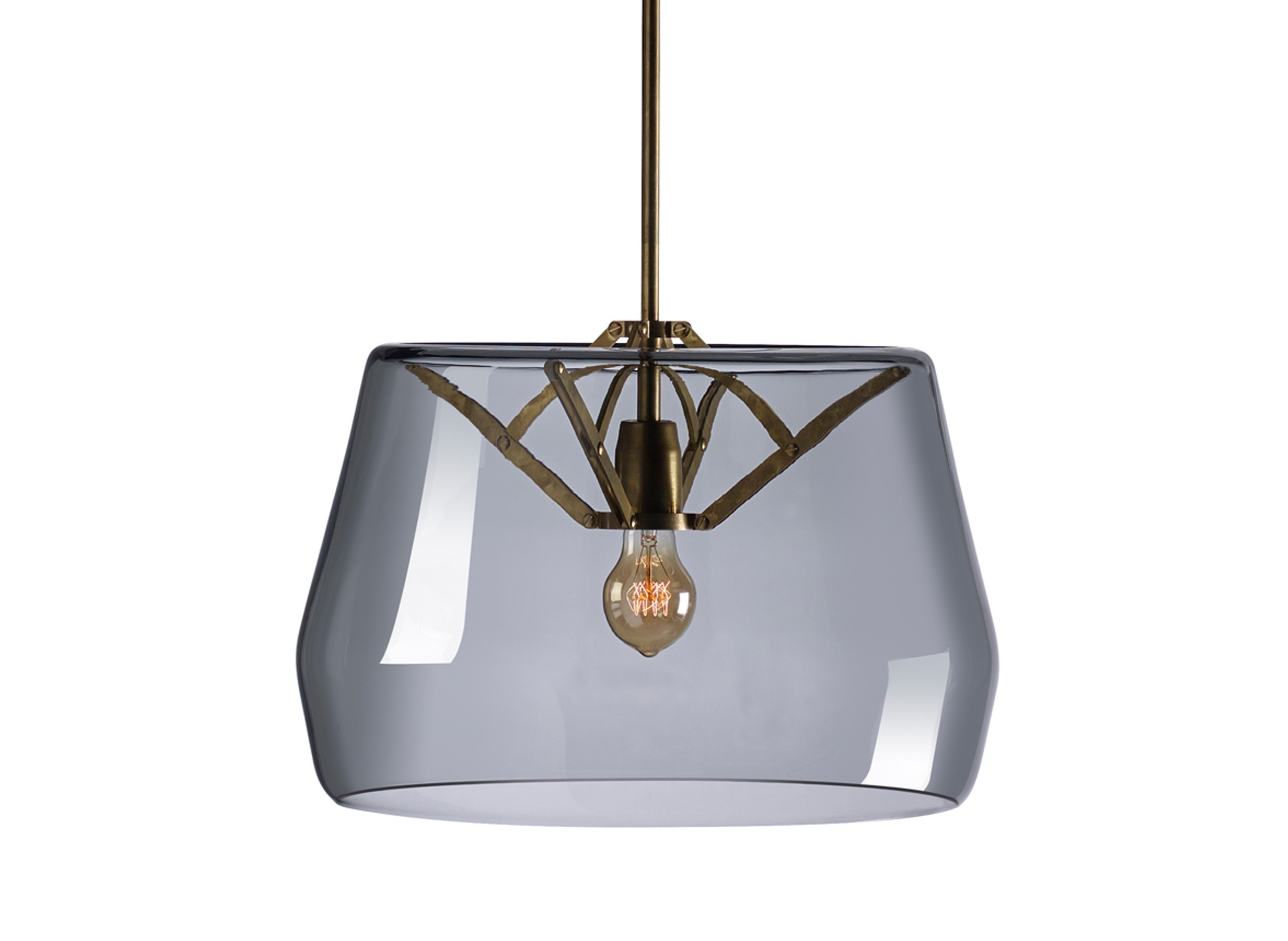 Suspension Atlas Big ø45 cm avec abat-jour en verre soufflé par Anton de Groof X Tonone Suspension Atlas Big ø45 cm avec abat-jour en verre soufflé par Anton de Groof X Tonone