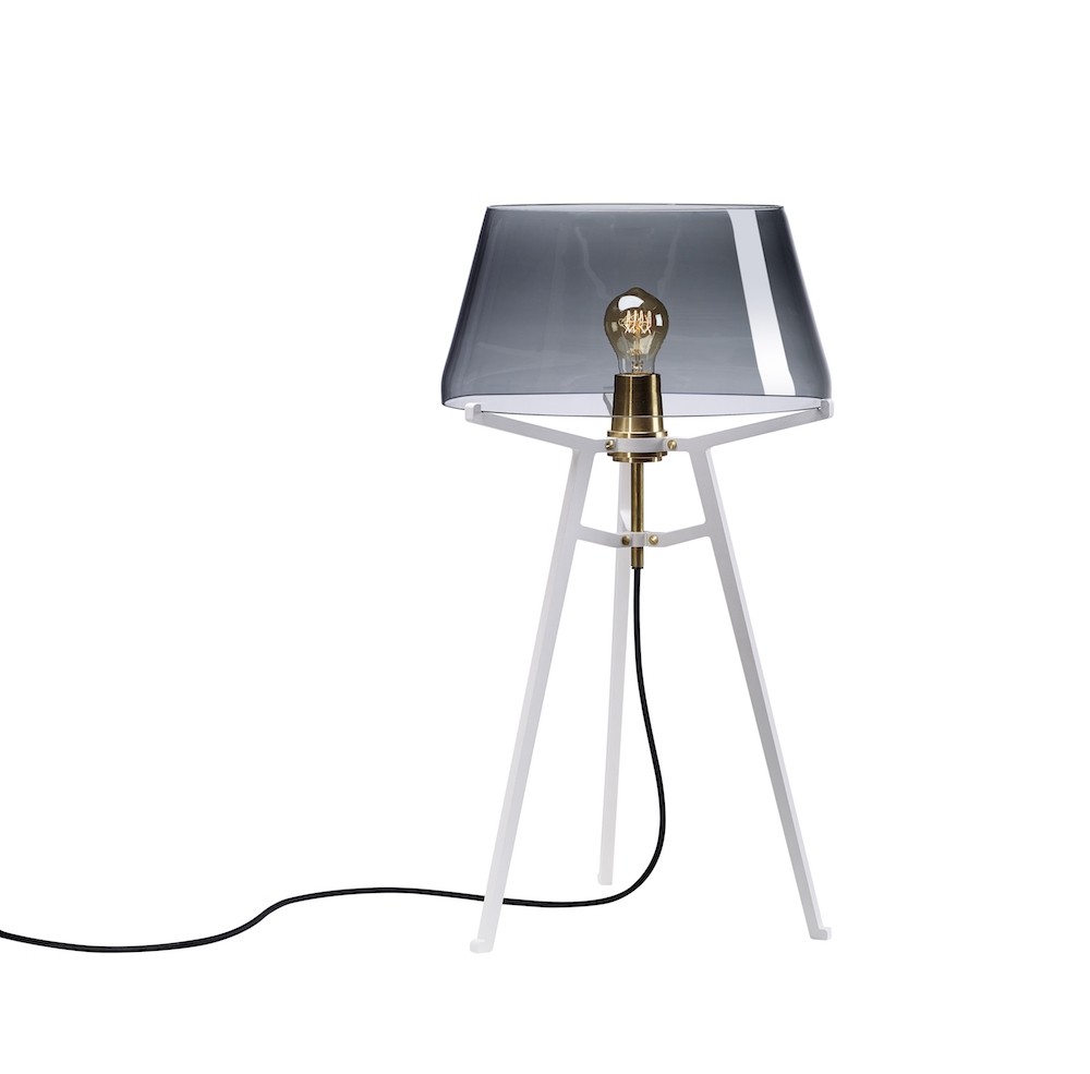 Lampe à poser Ella blanc avec abat-jour en verre soufflé par Anton de Groof X Tonone Lampe à poser Ella blanc avec abat-jour en verre soufflé par Anton de Groof X Tonone