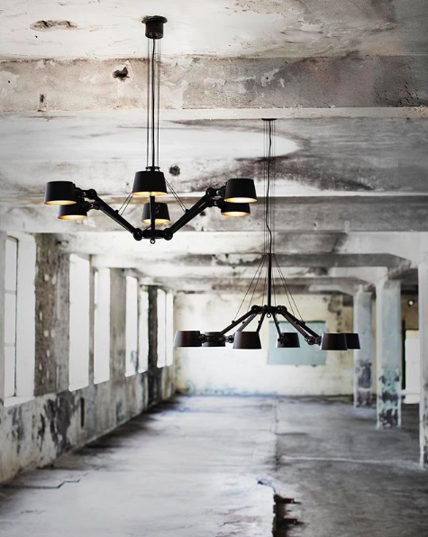 Chandelier Bolt avec 6 bras articulés au design industriel par Anton de Groof X Tonone Chandelier Bolt avec 6 bras articulés au design industriel par Anton de Groof X Tonone