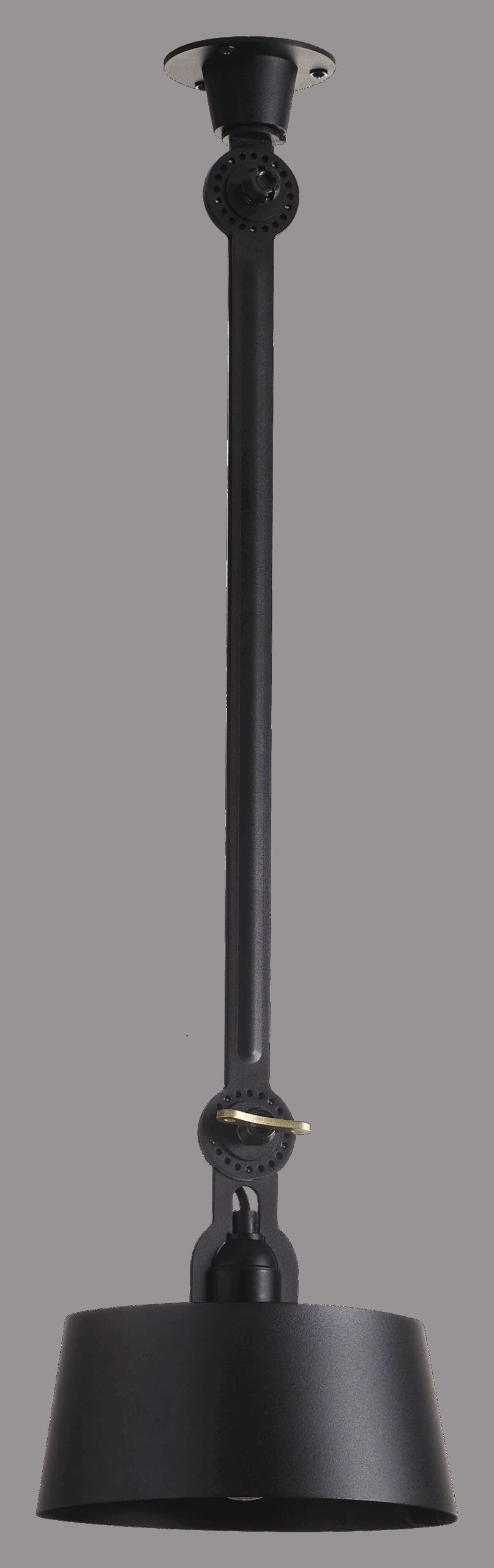 Plafonnier Bolt Centre avec un bras articulé au design industriel par Anton de Groof X Tonone