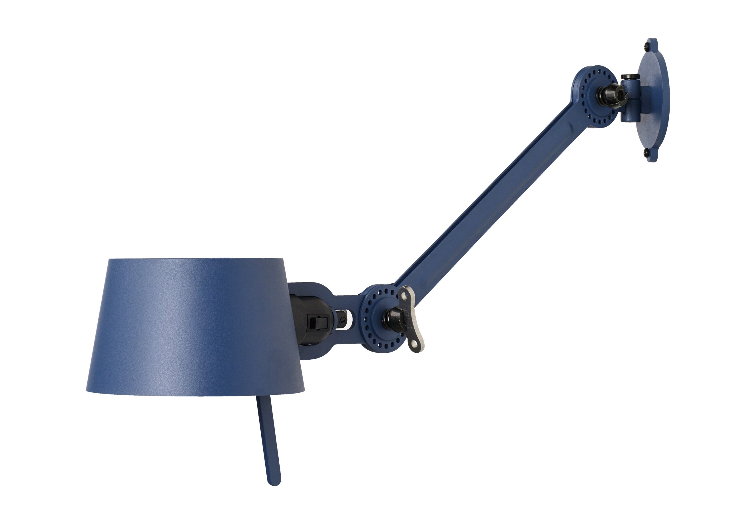 Applique liseuse Bolt latéral avec bras articulé au design industriel par Anton de Groof X Tonone Applique liseuse Bolt latéral avec bras articulé au design industriel par Anton de Groof X Tonone