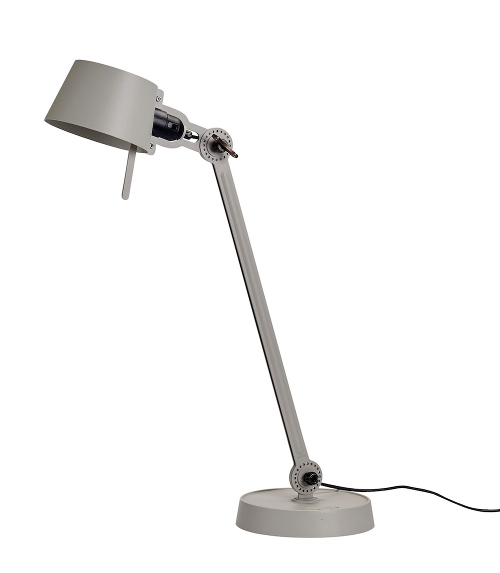 Lampe à poser Bolt avec un bras articulé au design industriel par Anton de Groof X Tonone