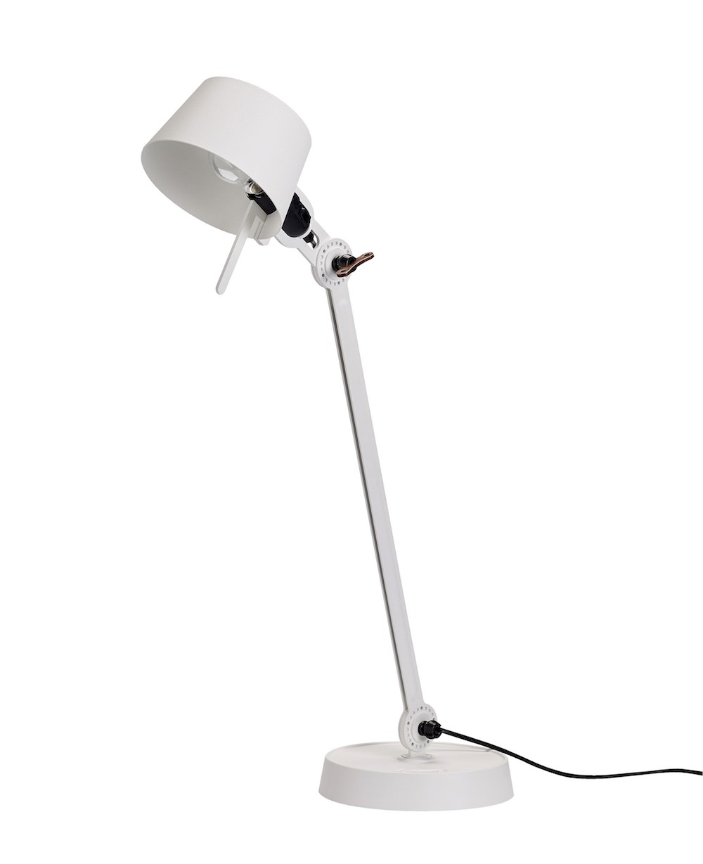 Lampe à poser Bolt avec un bras articulé au design industriel par Anton de Groof X Tonone Lampe à poser Bolt avec un bras articulé au design industriel par Anton de Groof X Tonone