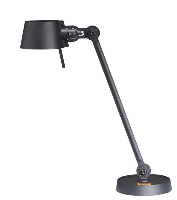 Lampe à poser Bolt avec un bras articulé au design industriel par Anton de Groof X Tonone