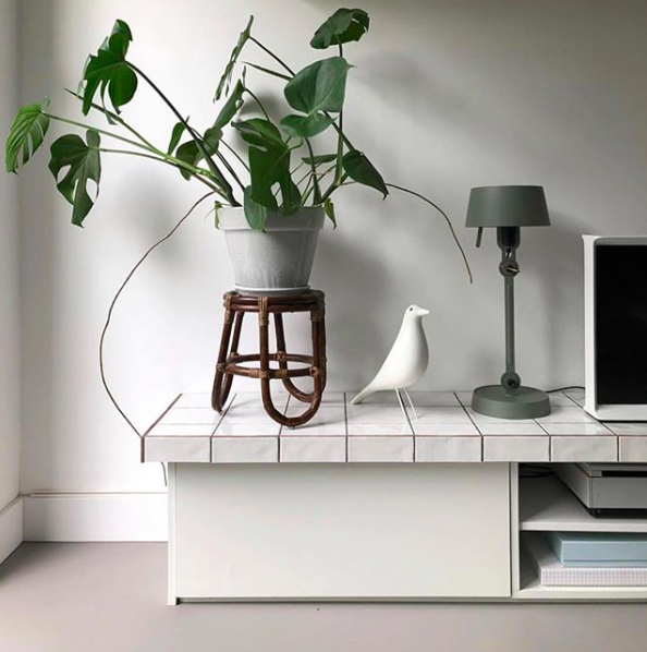Lampe à poser Bolt Desk small avec un bras articulé au design industriel par Anton de Groof X Tonone Lampe à poser Bolt Desk small avec un bras articulé au design industriel par Anton de Groof X Tonone