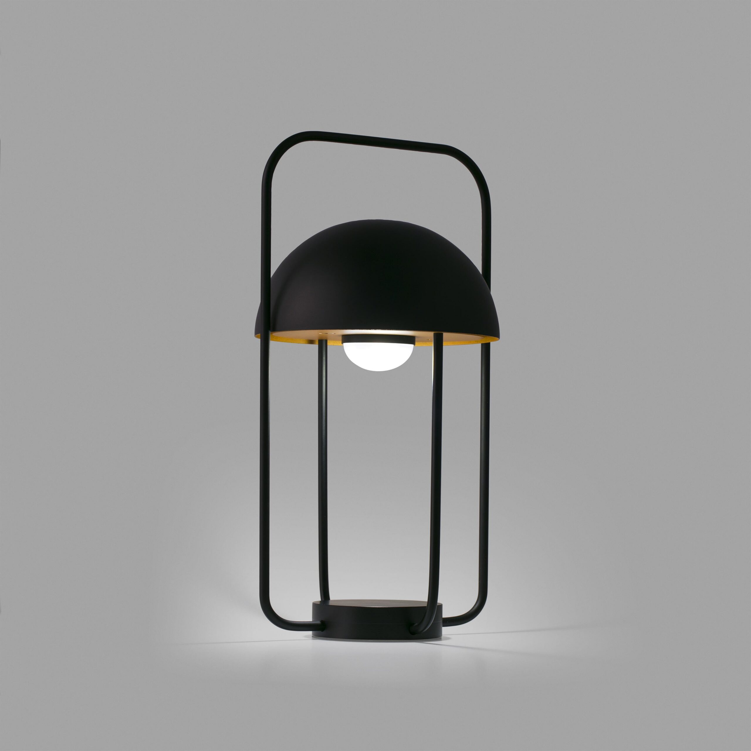 Lampe à poser portable JELLYFISH Led dimmable noir et or en métal par Nahtrang