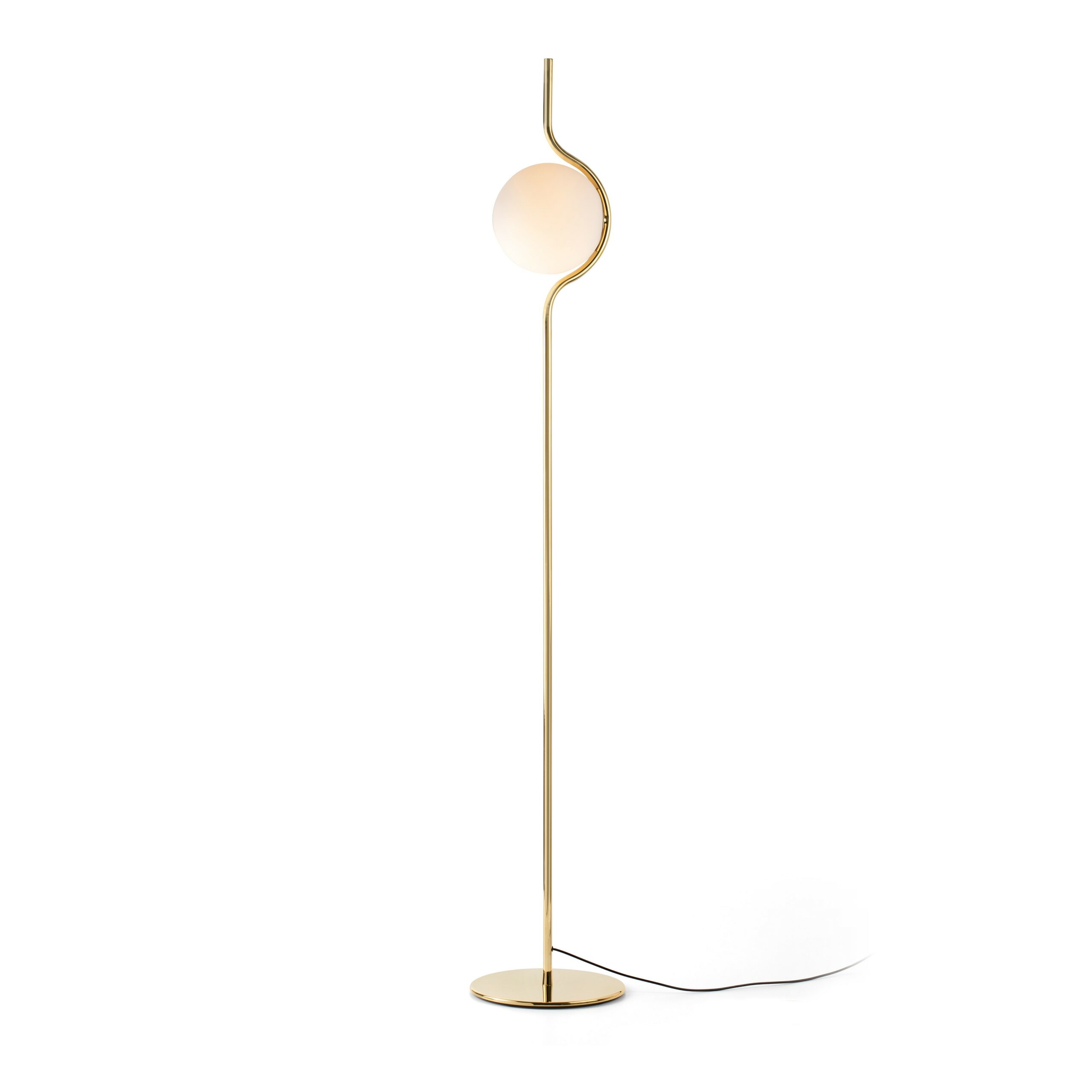 Lampadaire Le Vita en aluminium avec finition en laiton pour un design chic par Nahtrang