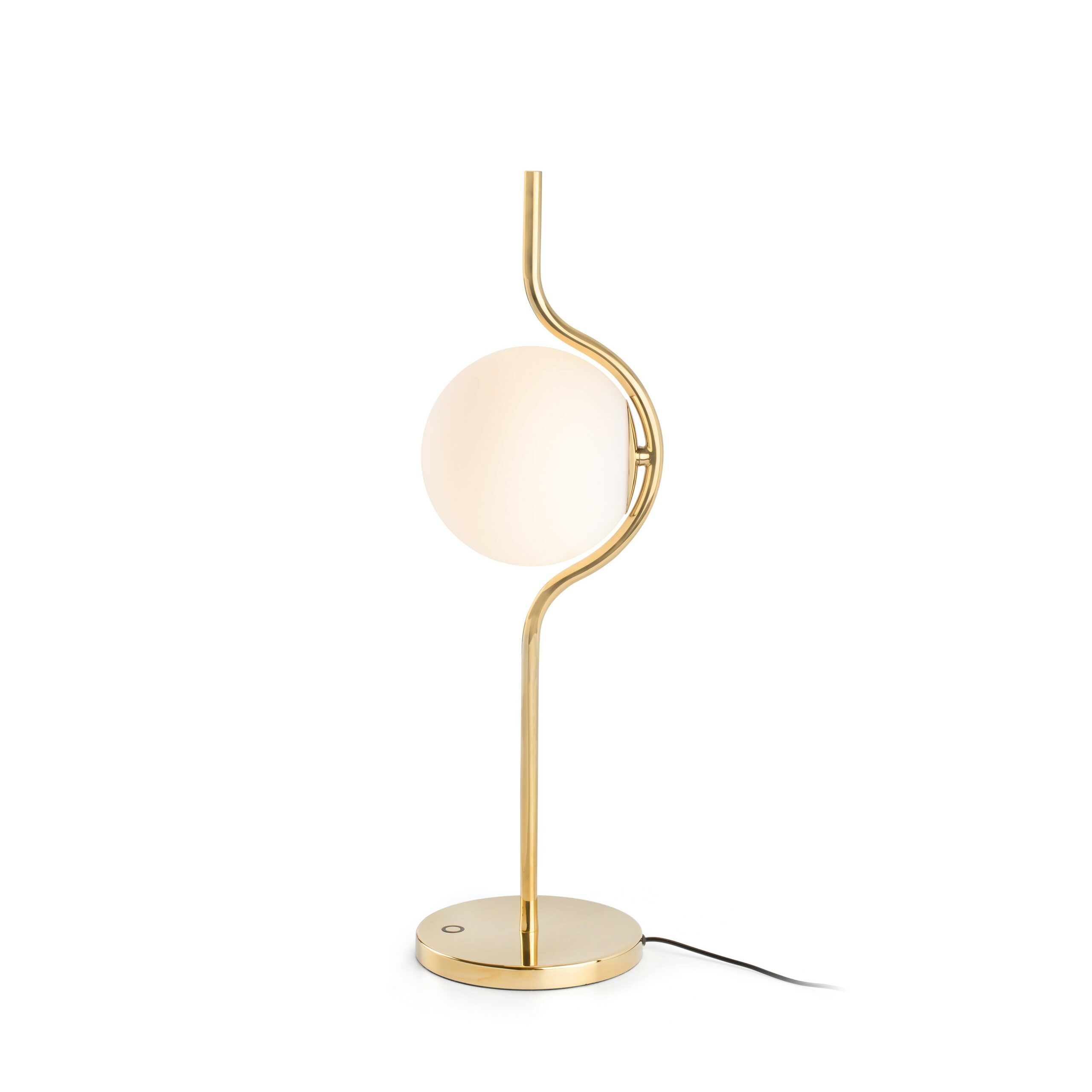 Lampe à poser Le Vita en aluminium avec finition en laiton pour un design chic par Nahtrang