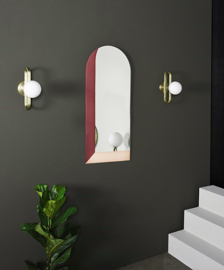 Applique murale Cime ø12 cm en acier laitonné et verre soufflé opaline par Eno studio Applique murale Cime ø12 cm en acier laitonné et verre soufflé opaline par Eno studio