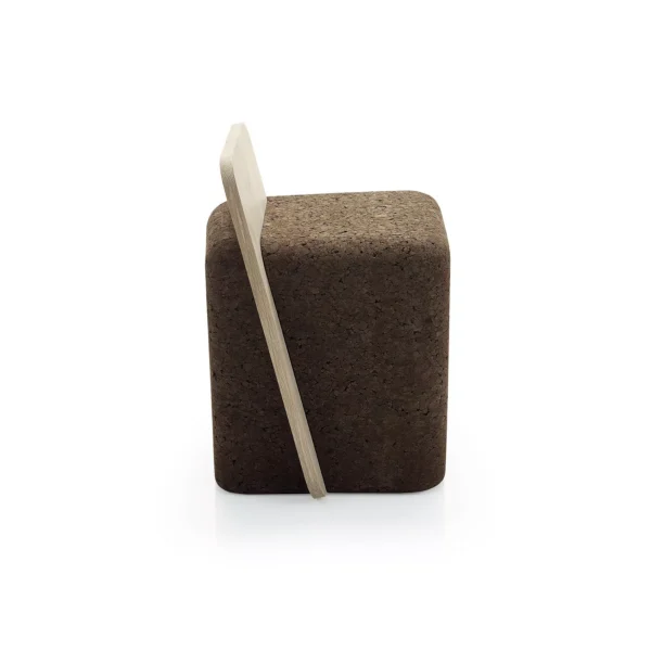 Tabouret design original Cut stool en liège noir et bois