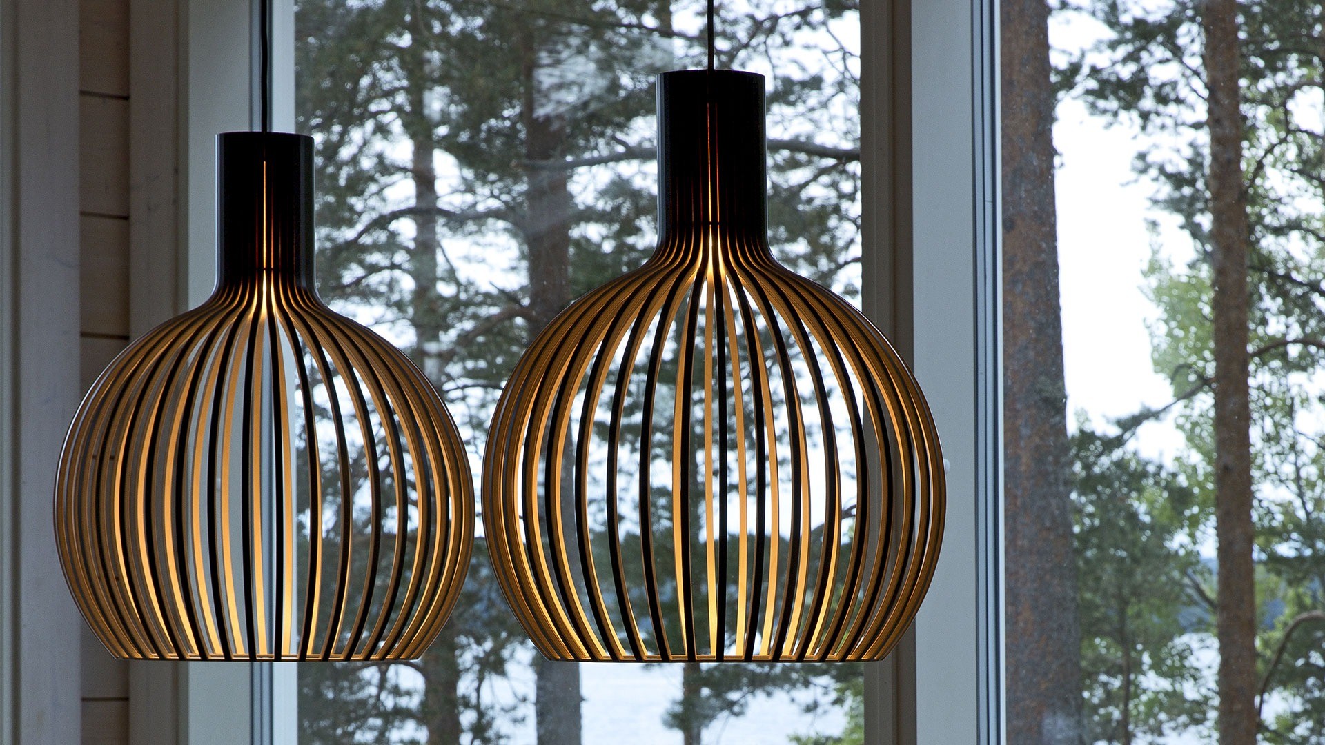 Suspension Octo 4241 au design scandinave en bois naturel par Secto Design Suspension Octo 4241 au design scandinave en bois naturel par Secto Design
