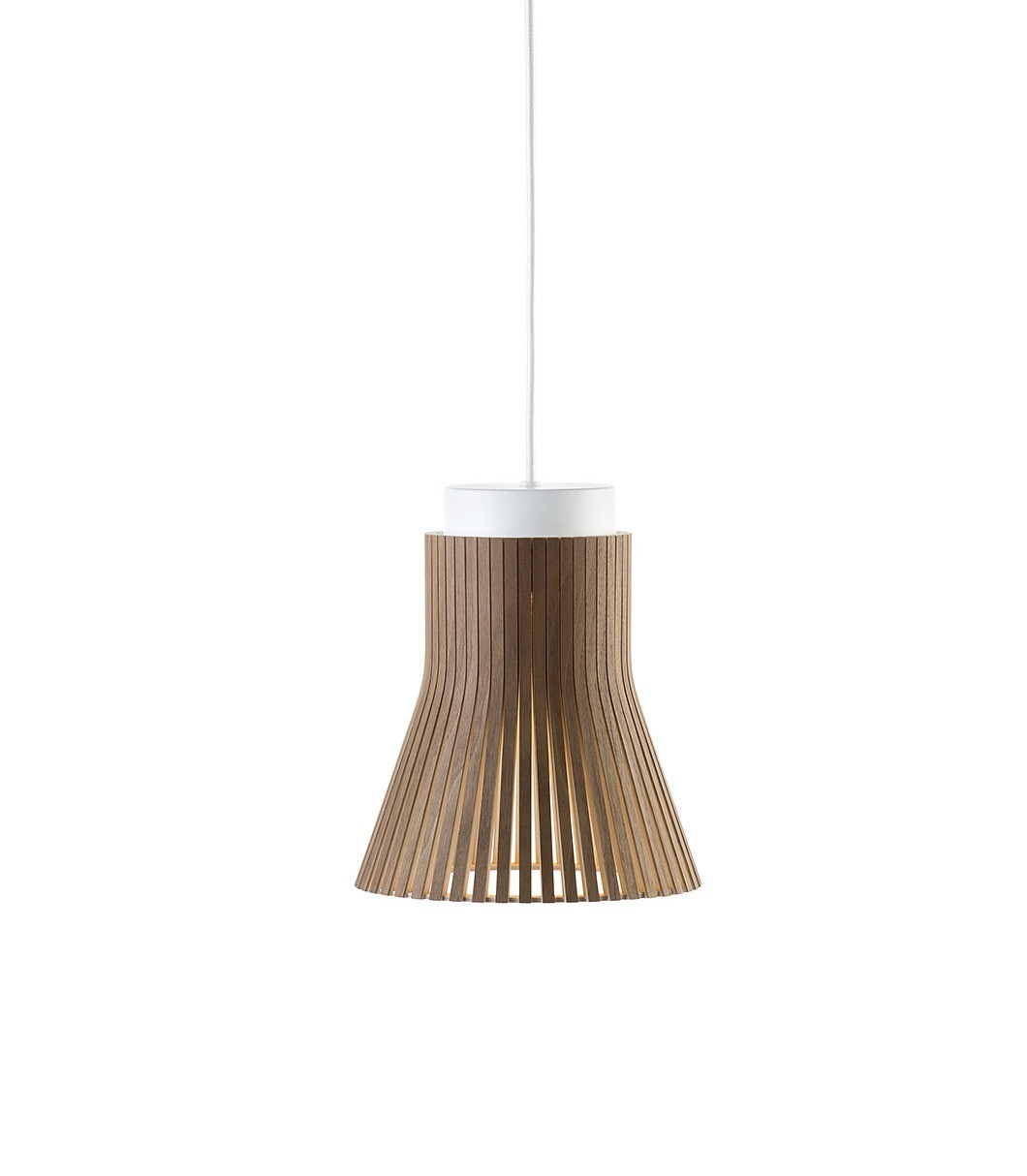 Suspension Petite 4600 au design scandinave en bois naturel par Seppo Koho X Secto Design Suspension Petite 4600 au design scandinave en bois naturel par Seppo Koho X Secto Design