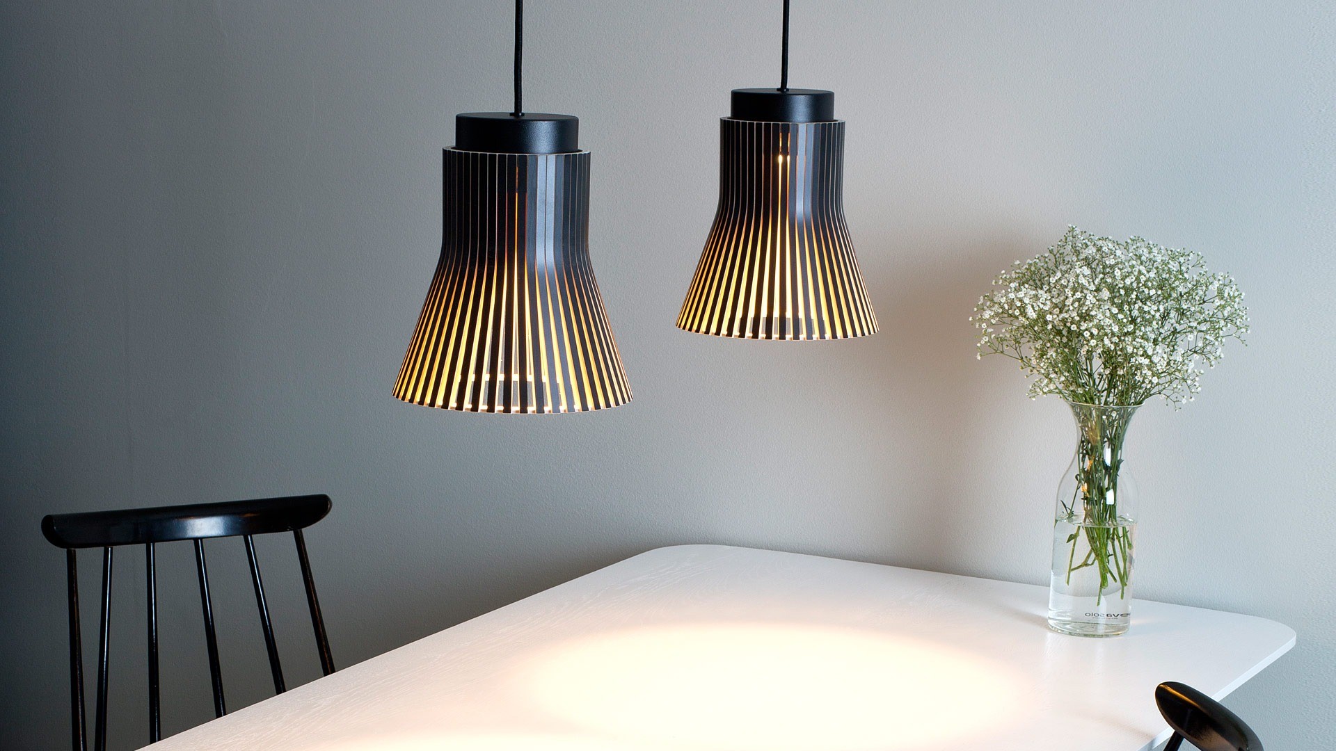 Suspension Petite 4600 au design scandinave en bois naturel par Seppo Koho X Secto Design Suspension Petite 4600 au design scandinave en bois naturel par Seppo Koho X Secto Design