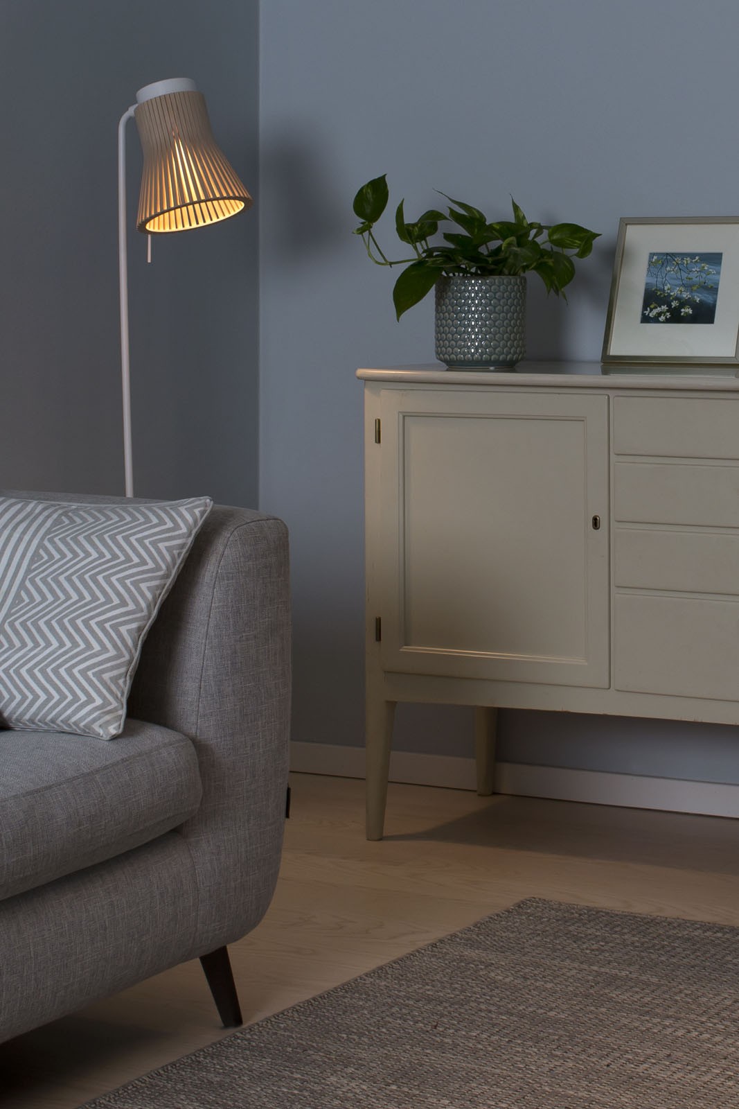 Lampadaire Petite 4610 au design scandinave en bois naturel par Seppo Koho X Secto Design Lampadaire Petite 4610 au design scandinave en bois naturel par Seppo Koho X Secto Design
