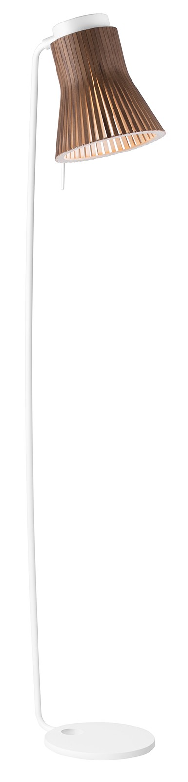 Lampadaire Petite 4610 au design scandinave en bois naturel par Seppo Koho X Secto Design Lampadaire Petite 4610 au design scandinave en bois naturel par Seppo Koho X Secto Design
