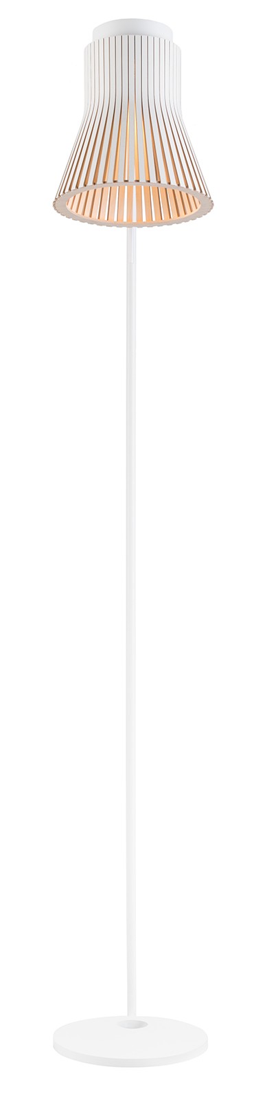 Lampadaire Petite 4610 au design scandinave en bois naturel par Seppo Koho X Secto Design Lampadaire Petite 4610 au design scandinave en bois naturel par Seppo Koho X Secto Design