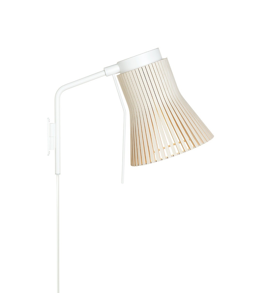 Applique Petite 4630 au design scandinave en bois naturel par Seppo Koho X Secto Design Applique Petite 4630 au design scandinave en bois naturel par Seppo Koho X Secto Design