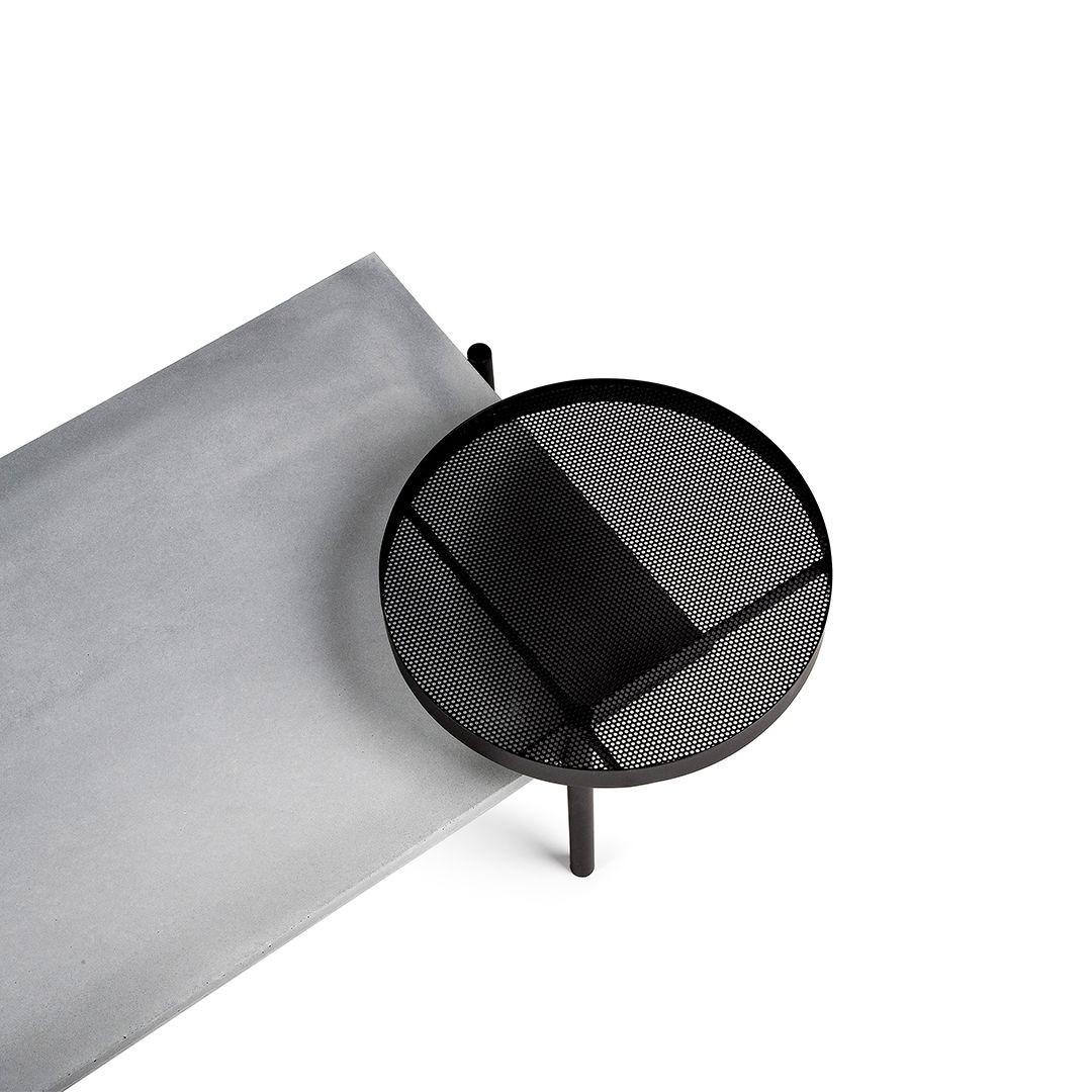 Table basse Twist avec plateau en béton et piètement métal laqué noir au style industriel par Lyon Beton Table basse Twist avec plateau en béton et piètement métal laqué noir au style industriel par Lyon Beton