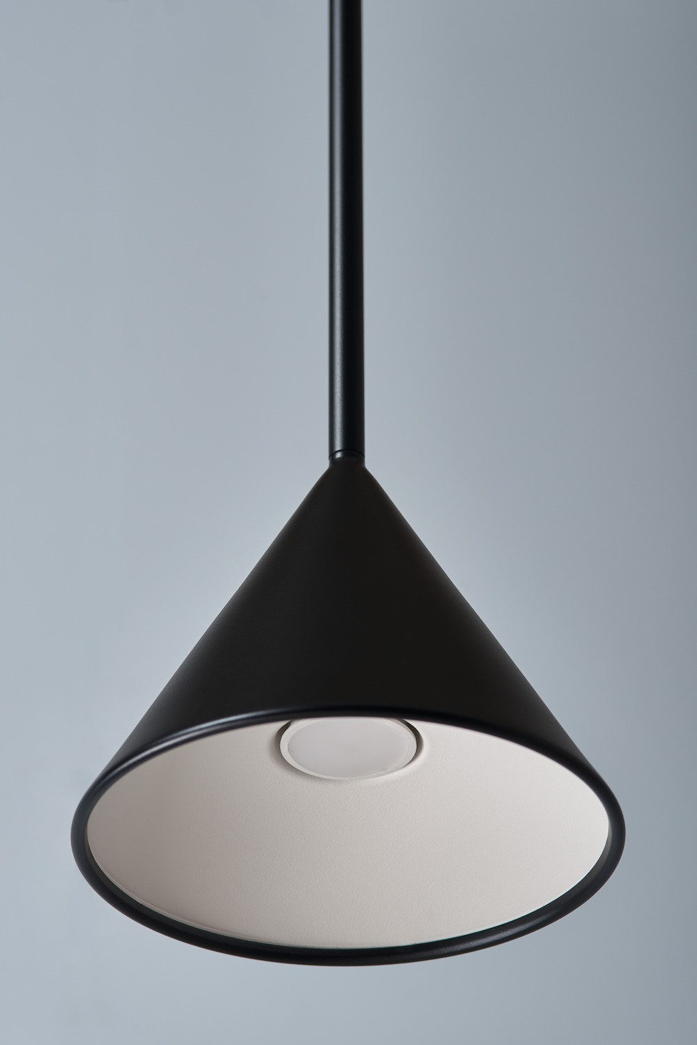 Suspension Figura Cone en aluminium par Schneid Lighting Suspension Figura Cone en aluminium par Schneid Lighting