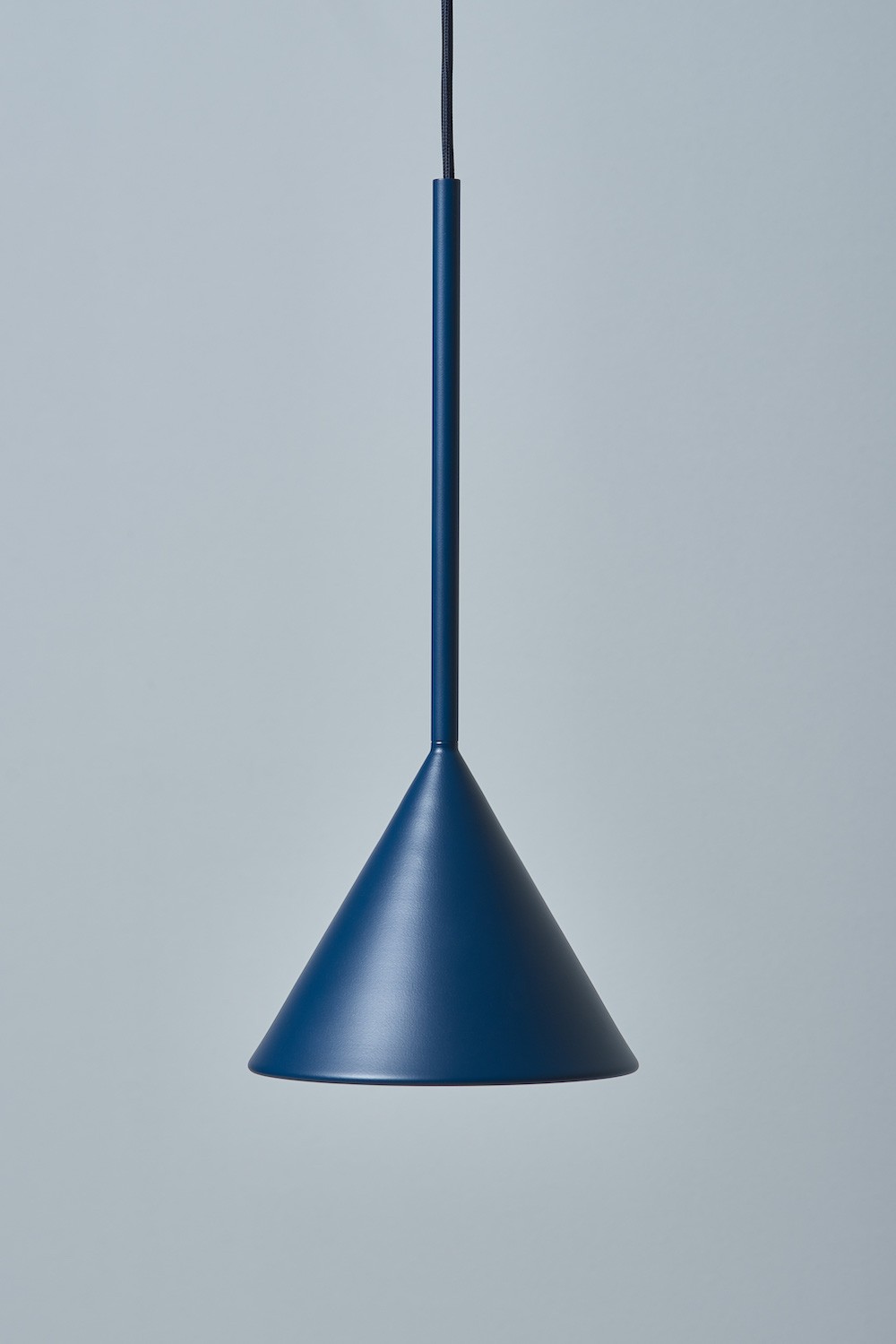 Suspension Figura Cone en aluminium par Schneid Lighting Suspension Figura Cone en aluminium par Schneid Lighting