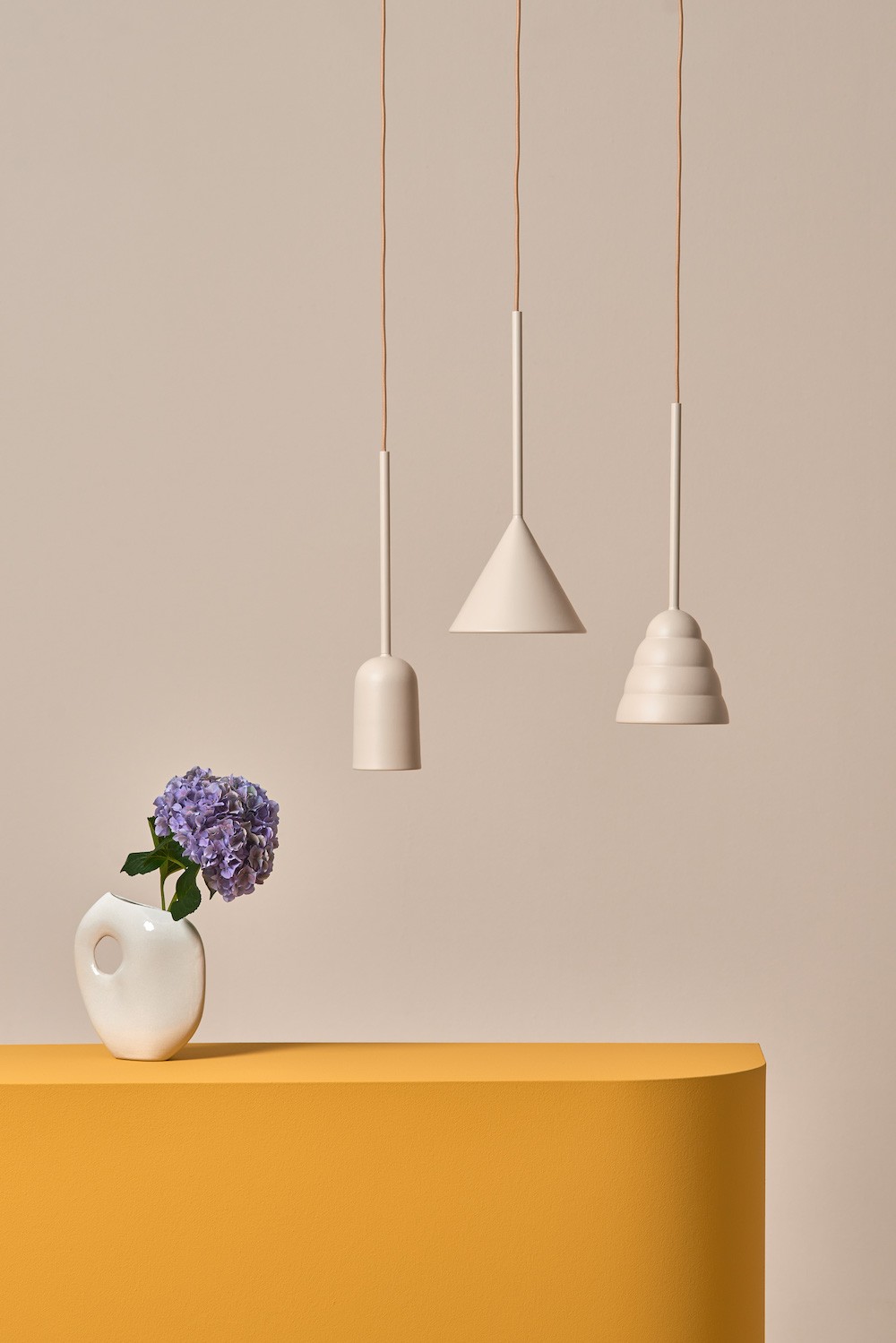 Suspension Figura Arc en aluminium par Schneid Lighting Suspension Figura Arc en aluminium par Schneid Lighting