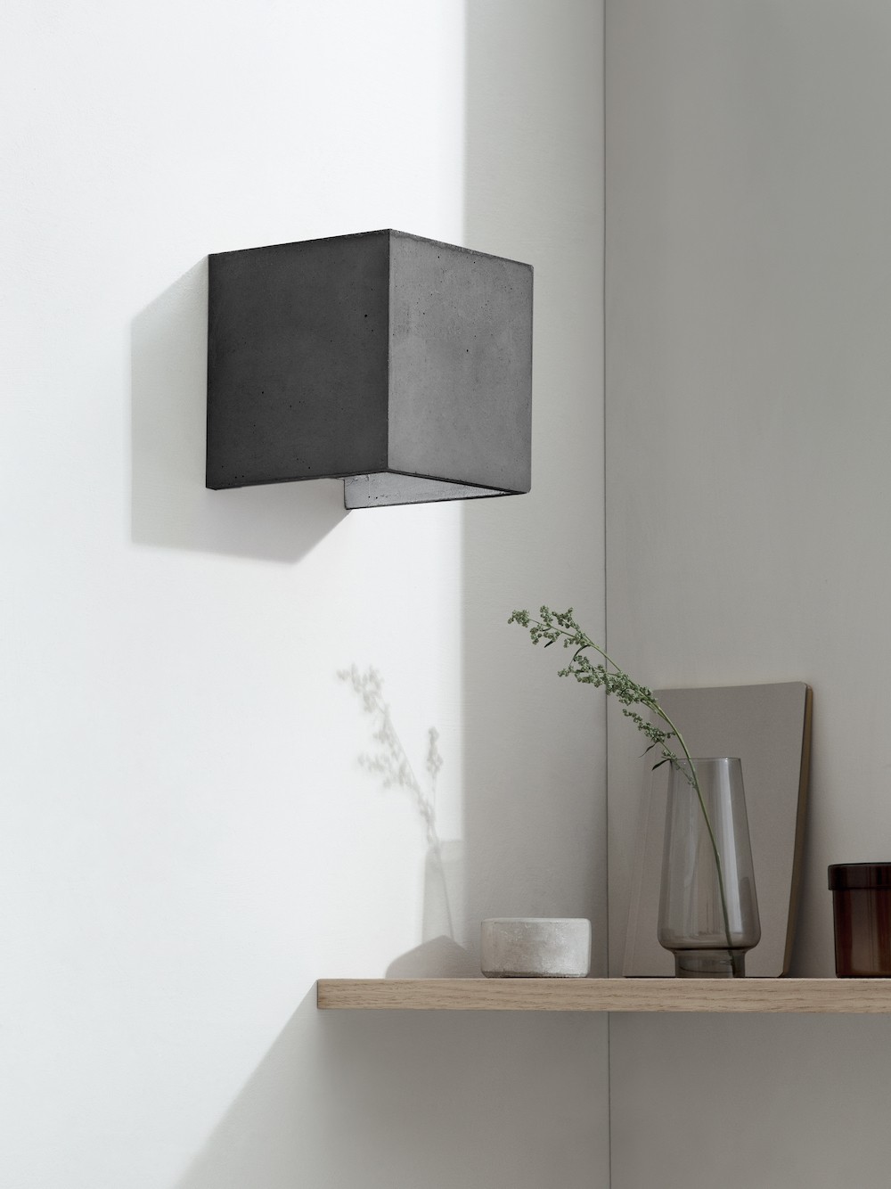 Applique Design B3 Gris Cubic au design industriel en béton par Gant Light Applique Design B3 Gris Cubic au design industriel en béton par Gant Light