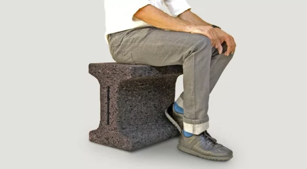 Tabouret design under constructionen liège noir naturel