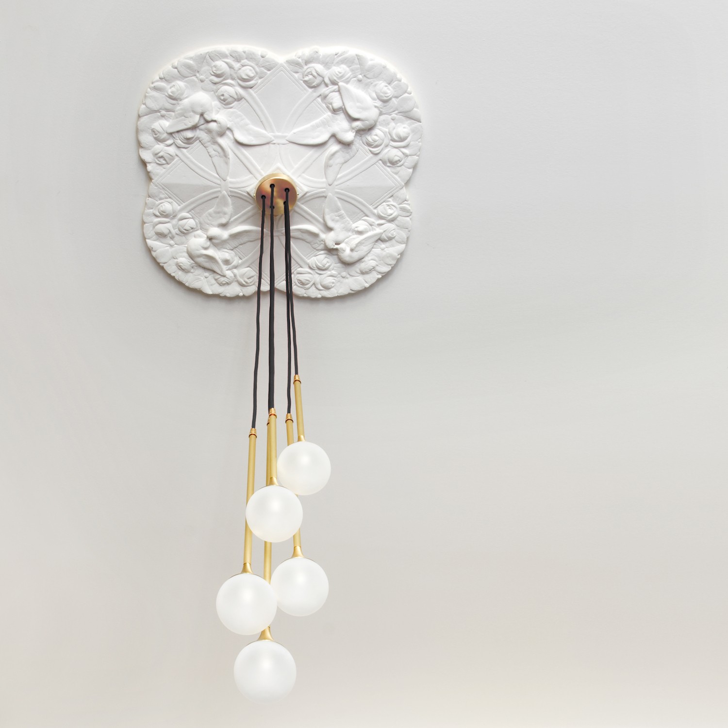 Suspension goutte d'eau Bullarum SS-5 en laiton au design chic et élégant Suspension design et élégante goutte d'eau x5 SS-5 en laiton