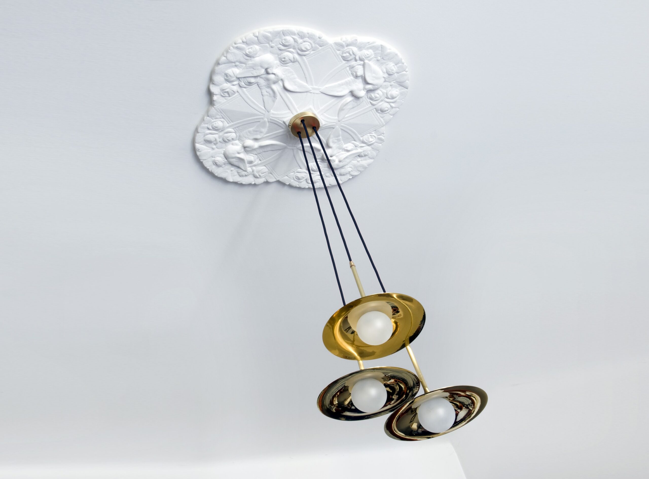 Suspension design Bullarum SS-3 avec disque en laiton au design chic et élégant Suspension design et élégante avec disque SS-3 en laiton
