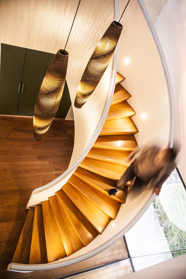 Suspension en carton Skinny spiral Ø 29 cm au design naturel par Think Paper Suspension en carton Skinny spiral Ø 29 cm au design naturel par Think Paper