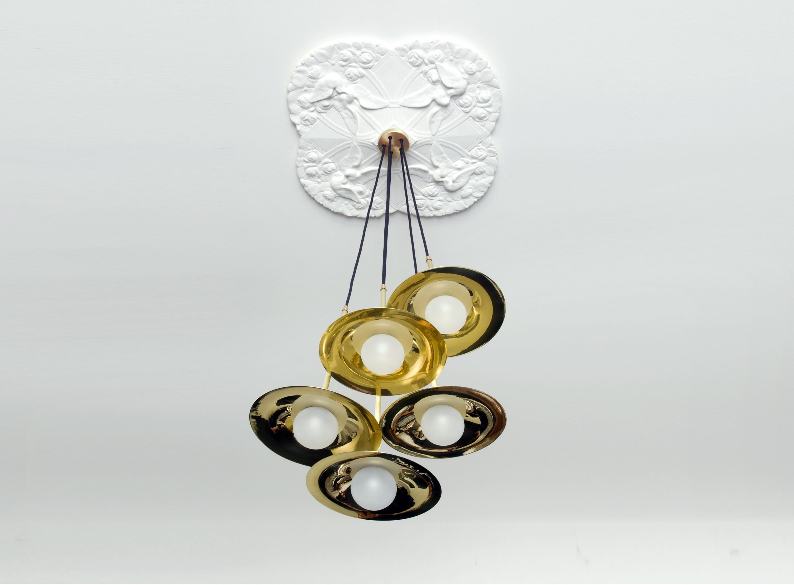 Suspension design Bullarum SS-5 avec disque en laiton au design chic et élégant Suspension design et élégante avec disque SS-5 en laiton