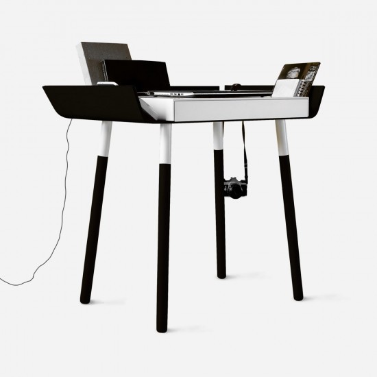 Bureau My Writing 1 en bois par Inesa Malafej au design scandinave