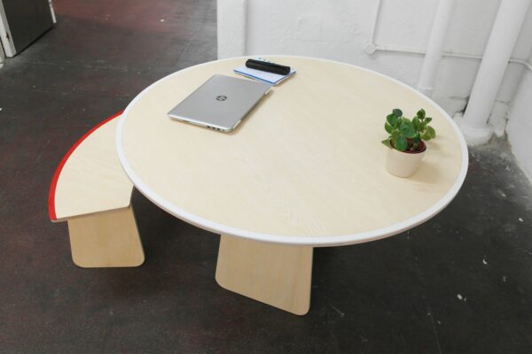 Table design Ring table au style scandinave et moderne par Rform