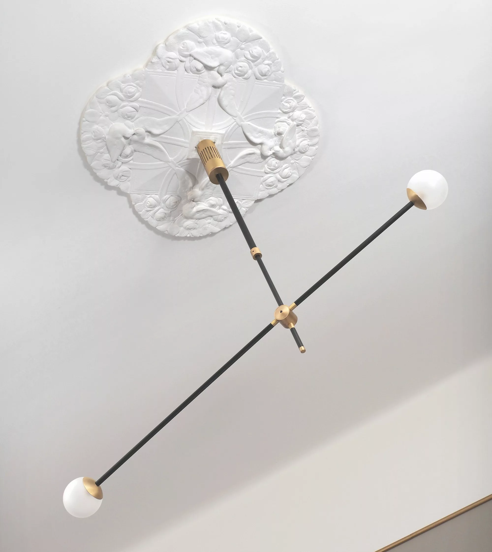 Suspension Bulluram SI-3 en laiton au design chic et élégant