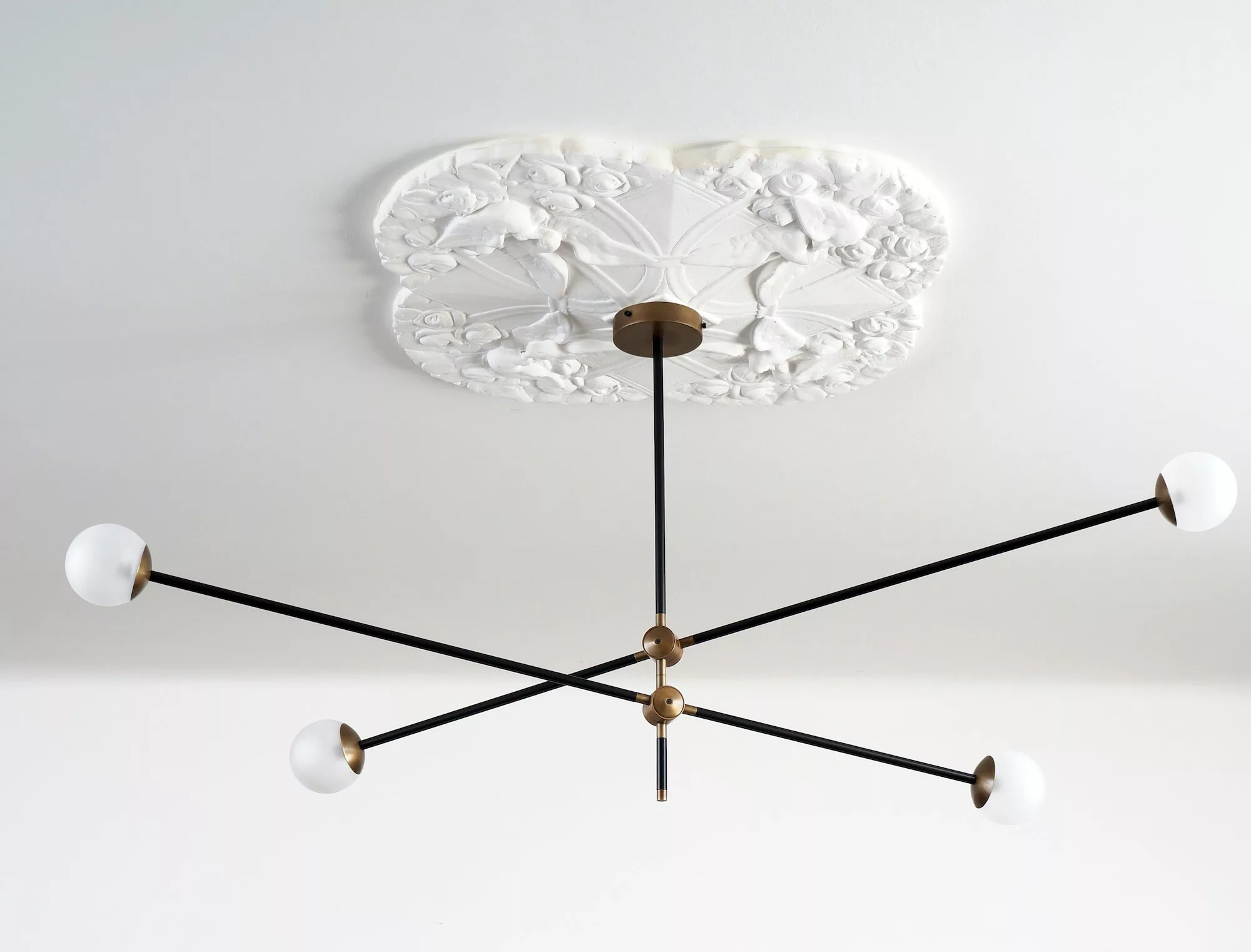 Suspension Bulluram SI-4 en laiton au design chic et élégant