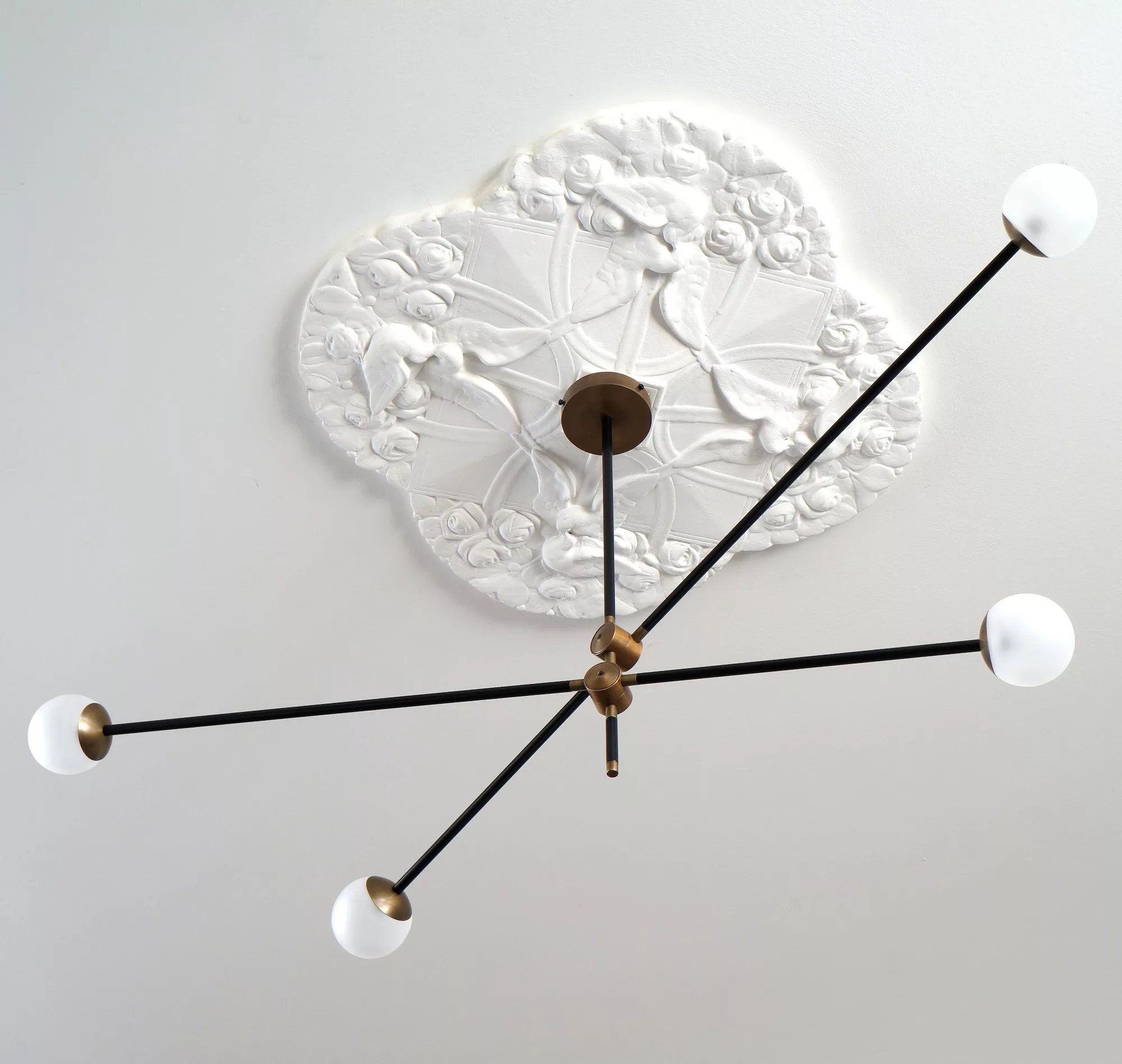 Suspension Bulluram SI-4 en laiton au design chic et élégant 