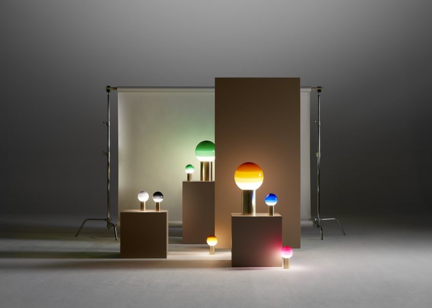 Lampe à poser Dipping Light S Ø20 cm en laiton par Jordi Canudas - Marset Lampe à poser Dipping Light S Ø20 cm en laiton par Jordi Canudas - Marset