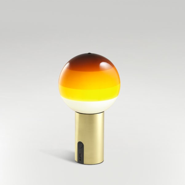 Lampe à poser portable Dipping Light Ø 12,5 cm LED en laiton par Jordi Canudas - Marset Lampe à poser portable Dipping Light Ø 12,5 cm LED en laiton par Jordi Canudas - Marset