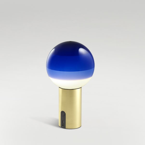 Lampe à poser portable Dipping Light Ø 12,5 cm LED en laiton par Jordi Canudas - Marset Lampe à poser portable Dipping Light Ø 12,5 cm LED en laiton par Jordi Canudas - Marset