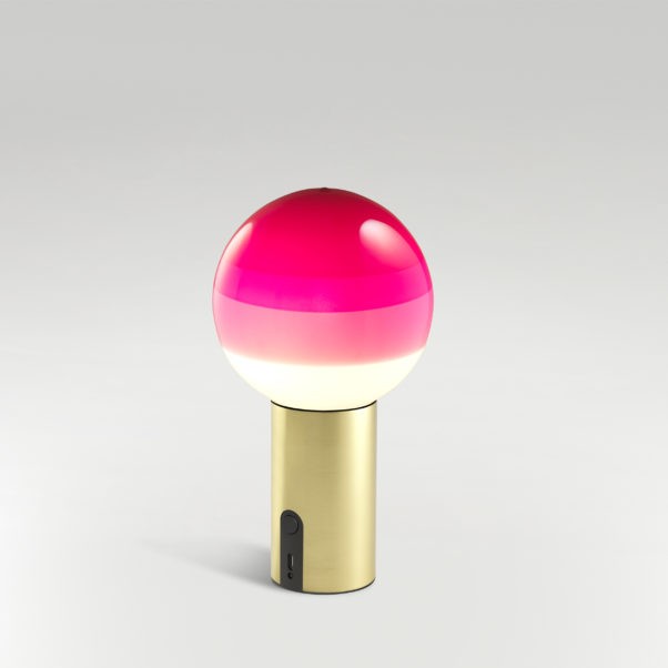 Lampe à poser portable Dipping Light Ø 12,5 cm LED en laiton par Jordi Canudas - Marset Lampe à poser portable Dipping Light Ø 12,5 cm LED en laiton par Jordi Canudas - Marset