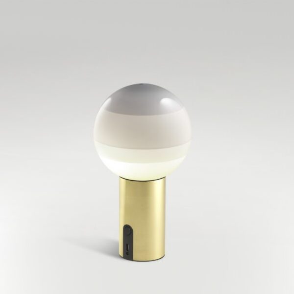 Lampe à poser portable Dipping Light Ø 12,5 cm LED en laiton par Jordi Canudas - Marset