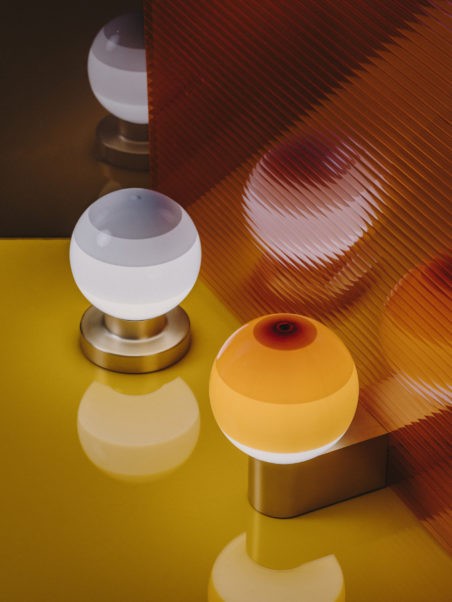 Applique murale Dipping Light A1-13 en laiton brossé par Jordi Canudas - Marset